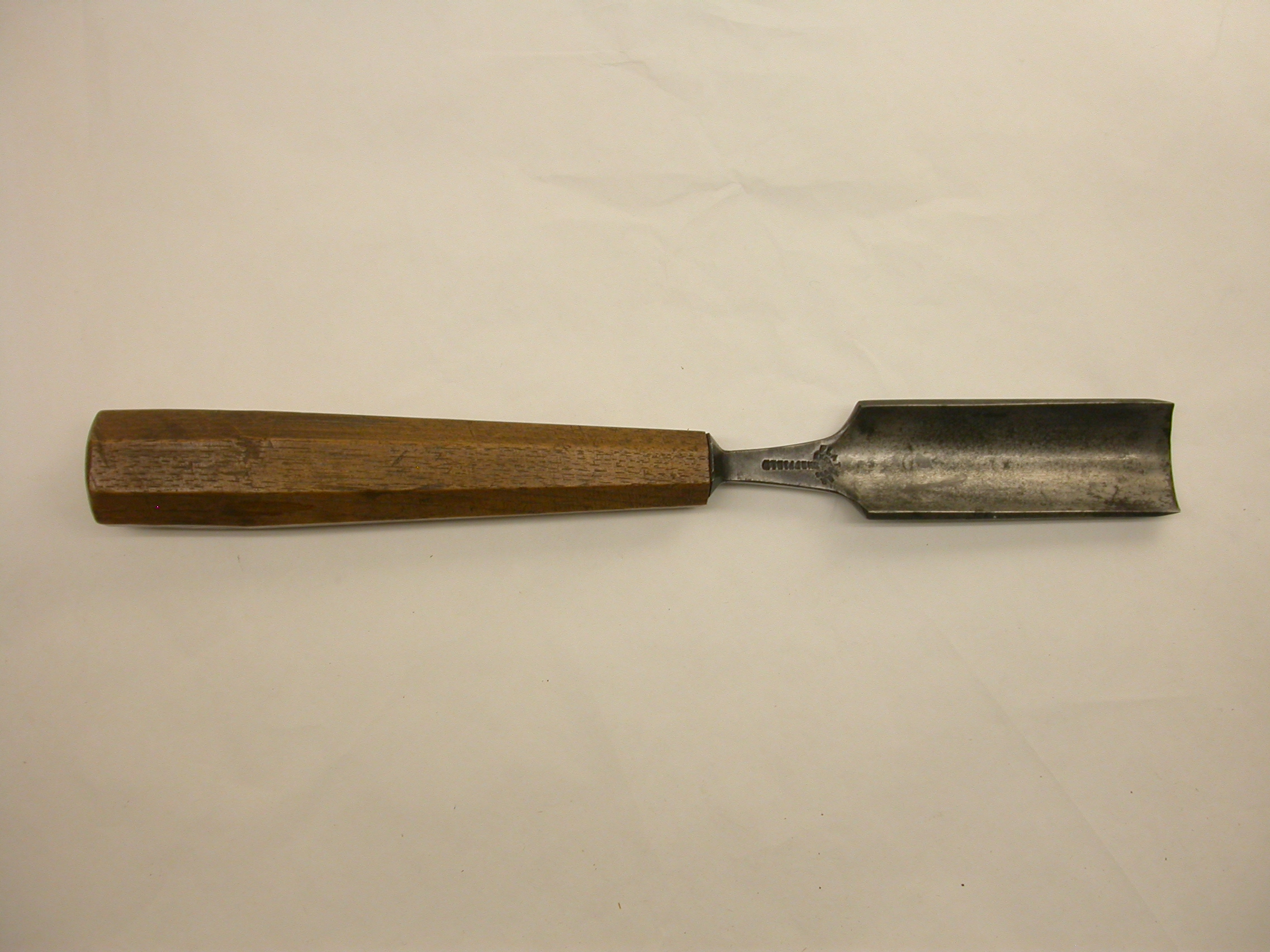 cast%20steel%20gouge%20with%20wooden%20handle